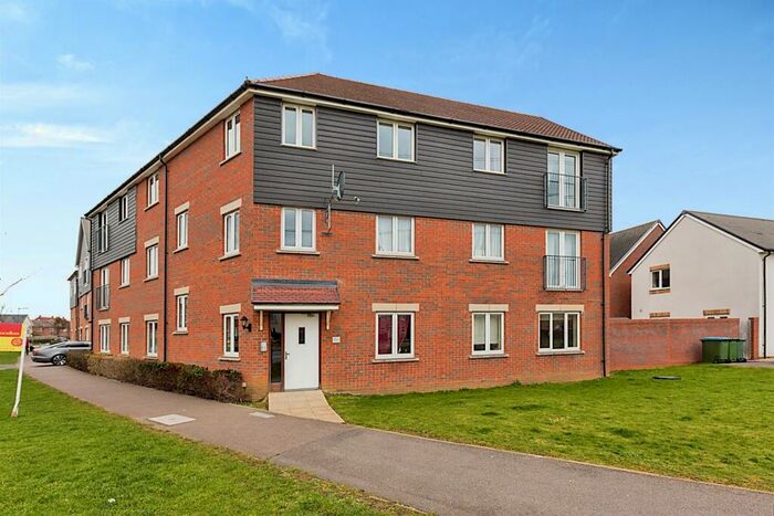 2 Bedroom Apartment For Sale In Paradise Orchard, Aylesbury, HP18