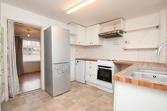 2 Bedroom Cottage To Rent In West Street, Kettering, Northamptonshire, NN16