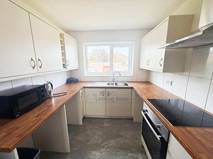 4 Bedroom Semi-Detached House To Rent In Mackie Grove, BS34