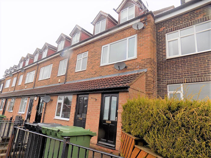 2 Bedroom Apartment To Rent In High Moor Crescent, Leeds, LS17