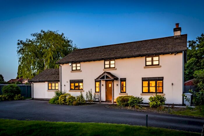 3 Bedroom Detached House For Sale In Lees Lane, Mottram St Andrew, SK10