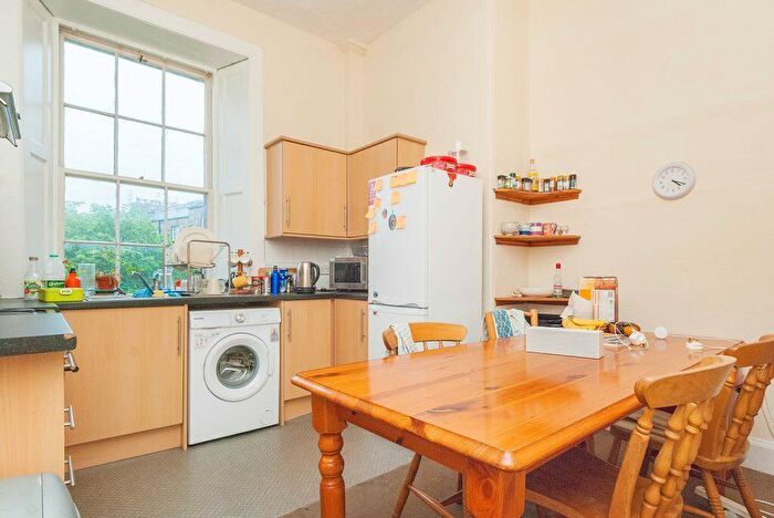 4 Bedroom Flat To Rent In L – Sciennes Road, Edinburgh, EH9