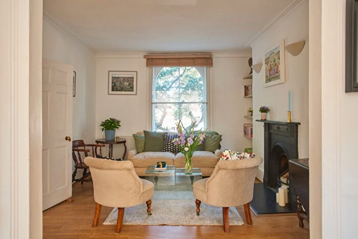 3 Bedroom Terraced House For Sale In Balls Pond Road, London, N1
