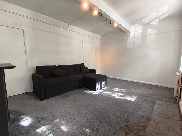 1 Bedroom Flat To Rent In Camberwell New Road, London, SE5