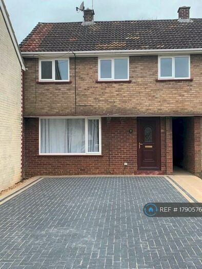 3 Bedroom Semi-Detached House To Rent In Caernarvon Crescent, Bletchley, Milton Keynes, MK3