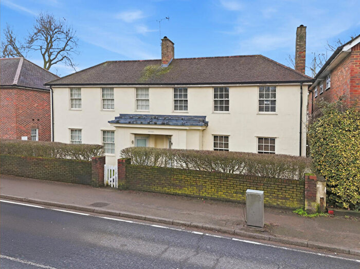 1 Bedroom Flat For Sale In Park Street, St. Albans, AL2