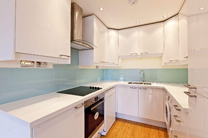 2 Bedroom Flat To Rent In High Street, Esher, Surrey, KT10