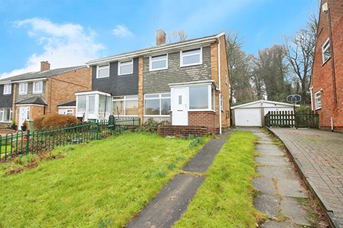 3 Bedroom Semi-Detached House For Sale In Severn Drive, Garforth, Leeds, LS25