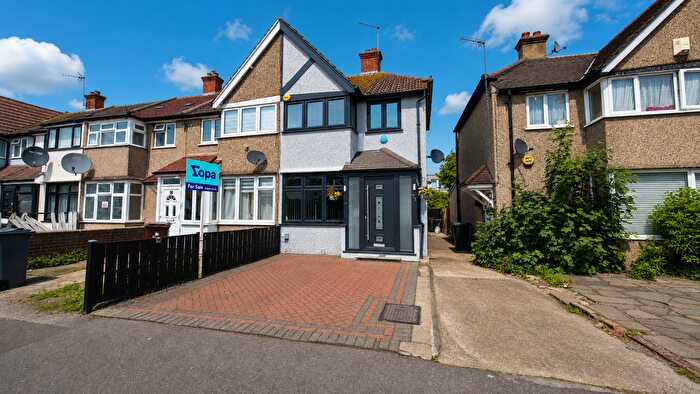 3 Bedroom End Of Terrace House For Sale In School Road, Dagenham, RM10