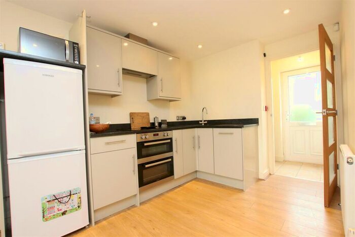 2 Bedroom Flat To Rent In Brookfield Park, Bath, BA1