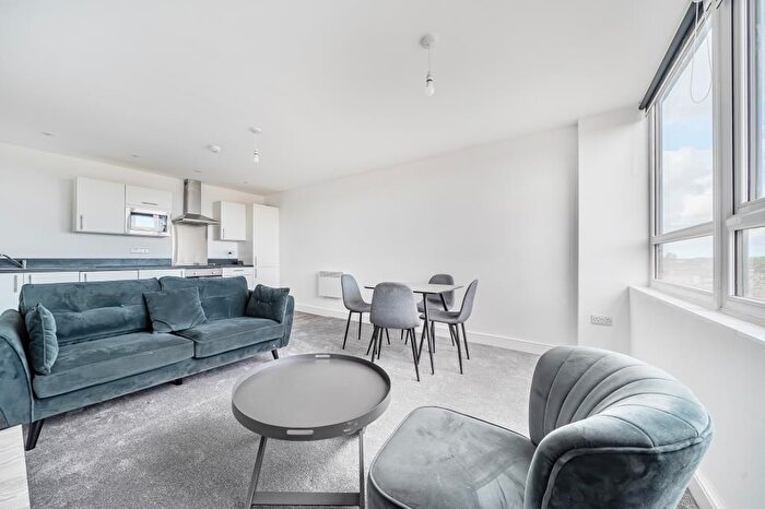 2 Bedroom Flat To Rent In Aylesbury, Buckinghamshire, HP19