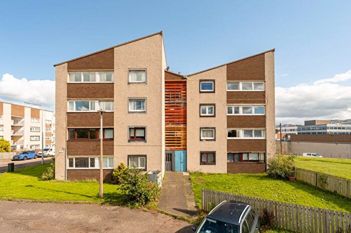2 Bedroom Flat For Sale In / Calder Grove, Edinburgh, EH11