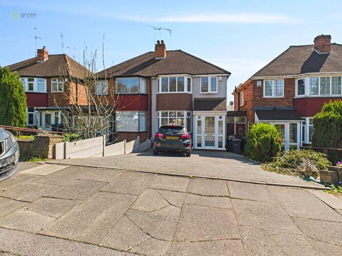 3 Bedroom Semi-Detached House For Sale In College Road, Kingstanding, B44