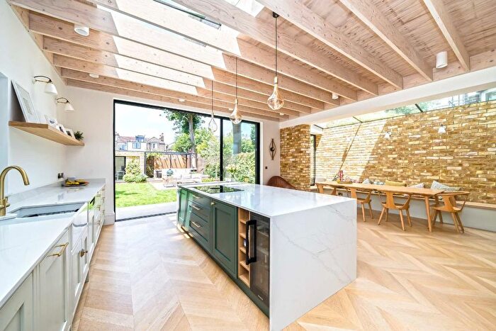 5 Bedroom Semi-Detached House To Rent In Barrow Road, London, SW16