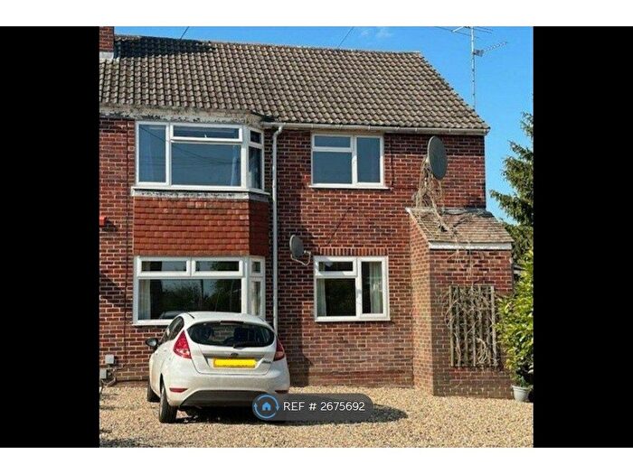 2 Bedroom Maisonette To Rent In Highwood Close, Newbury, RG14