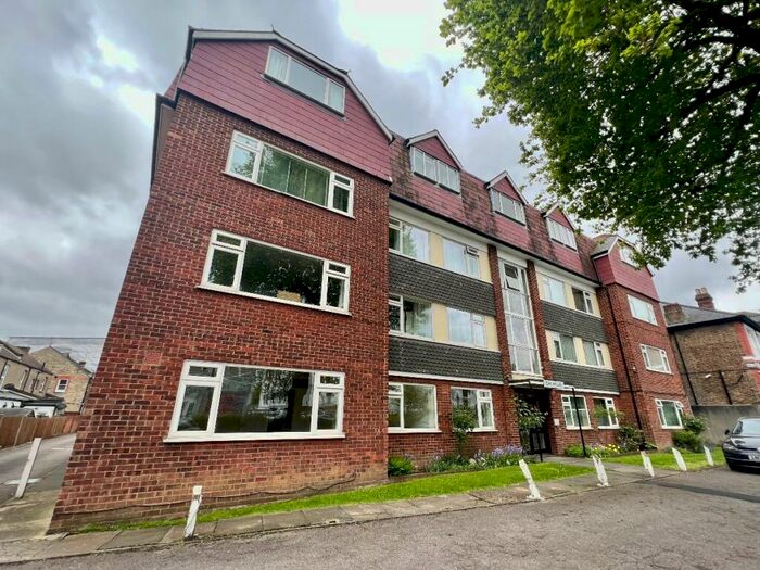 2 Bedroom Apartment To Rent In Anerley, London, SE20