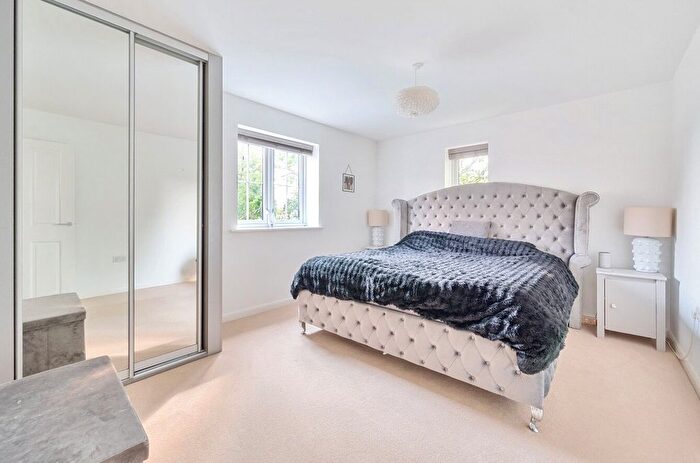 2 Bedroom Flat For Sale In Budd Grove, Winnersh, Wokingham, RG41