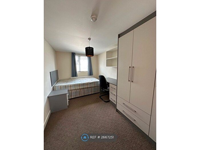 6 Bedroom Terraced House To Rent In Pitcroft Avenue, Reading, RG6