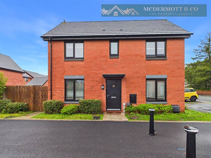 3 Bedroom Semi Detached House For Sale In Golden Road, Droylsden, Manchester, M43