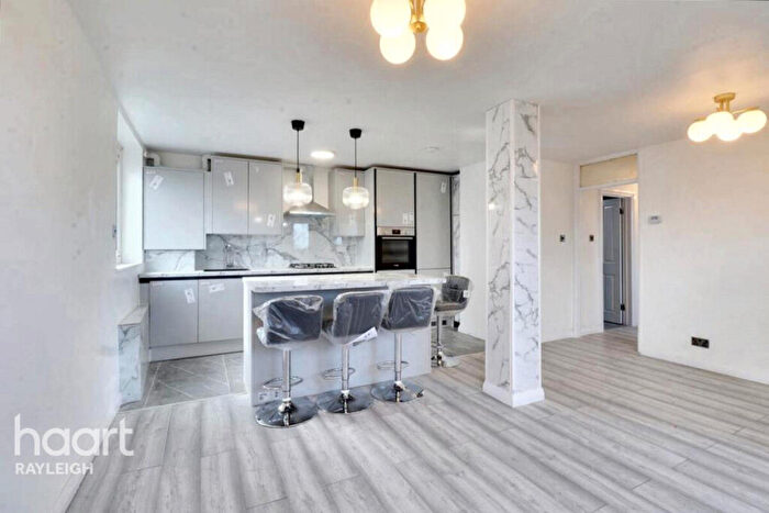 2 Bedroom Apartment To Rent In Whittingham Avenue, Southend-on-sea, SS2