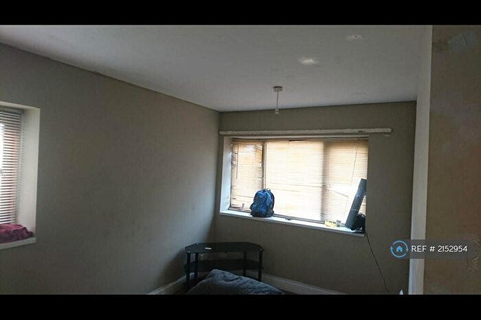 1 Bedroom Flat To Rent In Kingsdale Court, Seacroft, Leeds, LS14