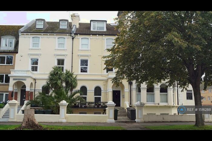 2 Bedroom Flat To Rent In The Avenue, Eastbourne, BN21