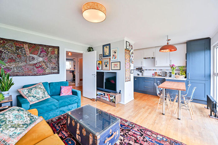 2 Bedroom Flat For Sale In Rotherhithe Street, Rotherhithe, London, SE16