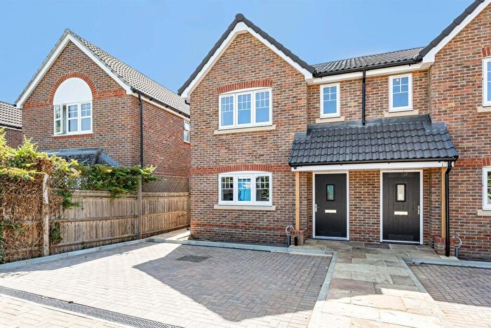 3 Bedroom Semi Detached House For Sale In Orchard Grove, Caversham, Reading, RG4