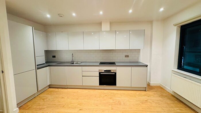 2 Bedroom Flat To Rent In High Street, Hounslow, TW3
