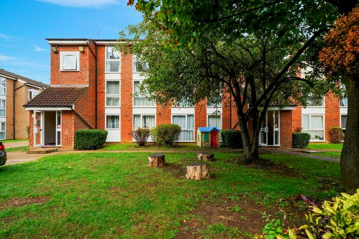 2 Bedroom Flat To Rent In Trotwood, Chigwell, IG7