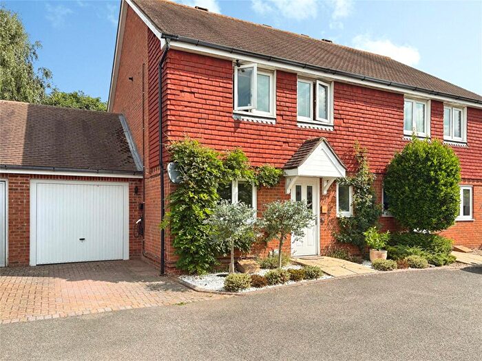 3 Bedroom Semi-Detached House For Sale In Oakwood Drive, Angmering, Littlehampton, West Sussex, BN16