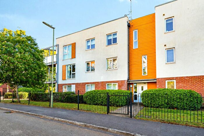 2 Bedroom Flat For Sale In John Hunt Drive, Basingstoke, RG24