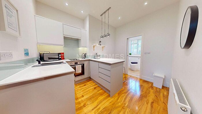 1 Bedroom Flat For Sale In Connaught Avenue, Plymouth, PL4