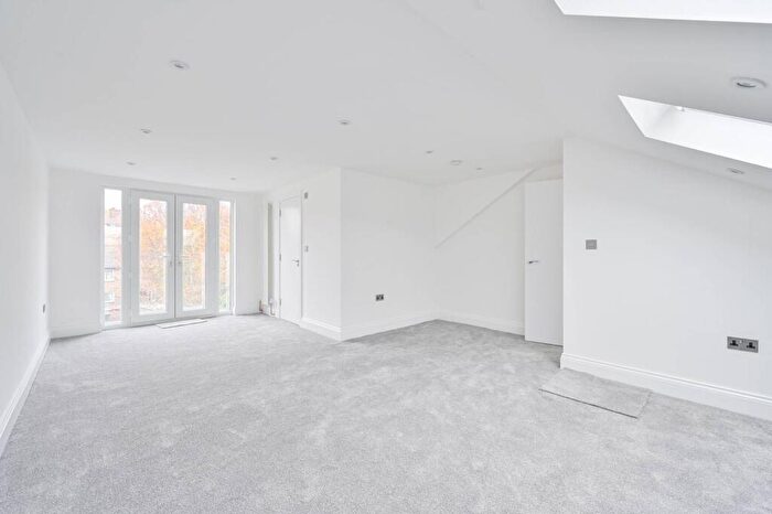 2 Bedroom Flat For Sale In Fleming Road, Kennington, London, SE17