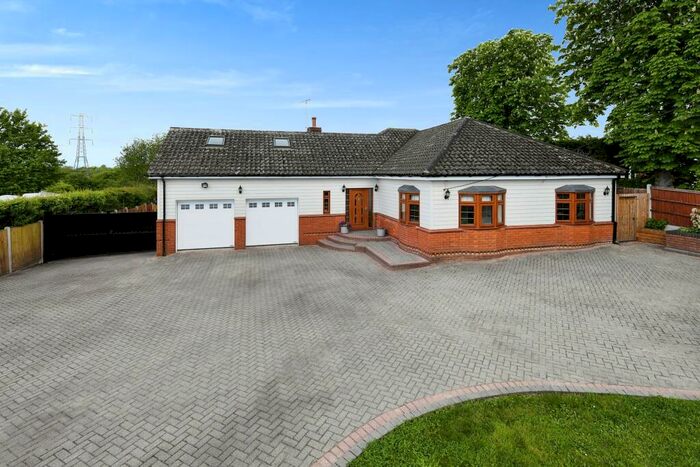 3 Bedroom Bungalow For Sale In Hawk Hill, Battlesbridge, Wickford, Essex, SS11