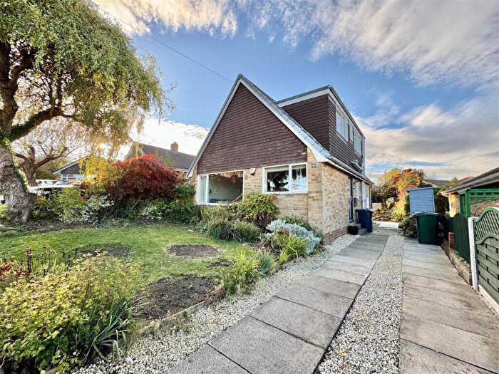 3 Bedroom Detached House For Sale In Norwood Drive, Barugh Green, Barnsley, S75