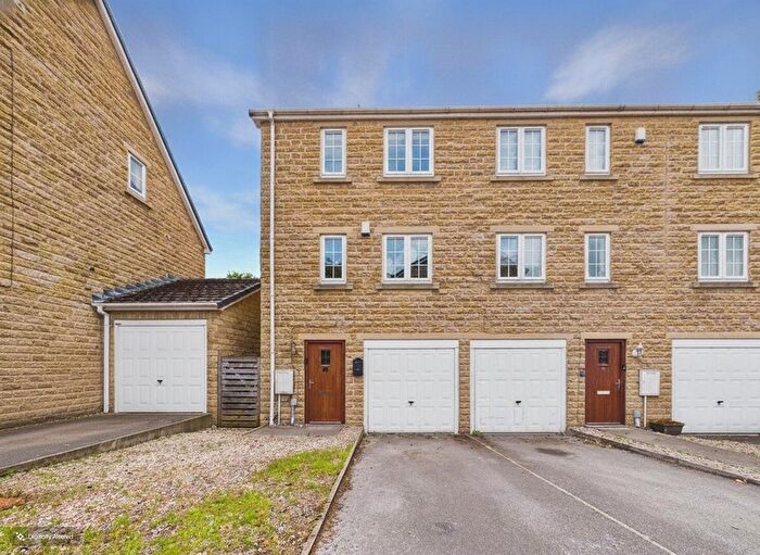 3 Bedroom Town House For Sale In The Sycamores, Altofts, WF6