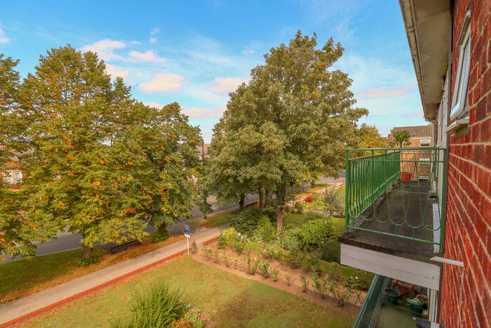 2 Bedroom Apartment To Rent In High Street, Newmarket, CB8