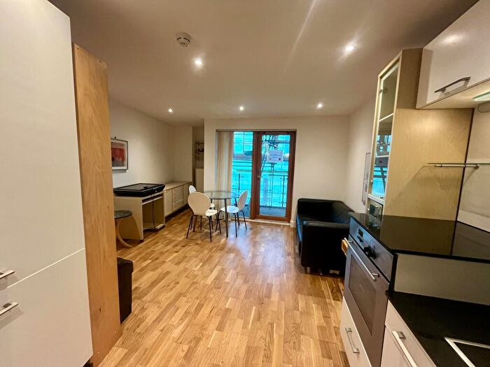 2 Bedroom Apartment To Rent In Mackenzie House Leeds Dock City Centre, LS10