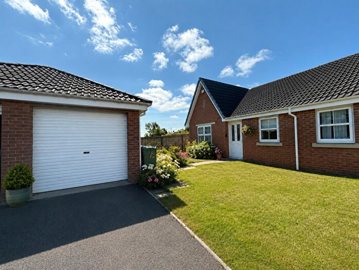 2 Bedroom Semi-Detached Bungalow For Sale In Dobson Close, High Spen, Rowlands Gill, NE39