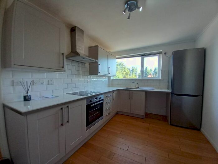 4 Bedroom Flat To Rent In Harrow Market, Langley, SL3