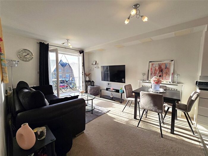 2 Bedroom Flat For Sale In Varcoe Gardens, Hayes, Greater London, UB3