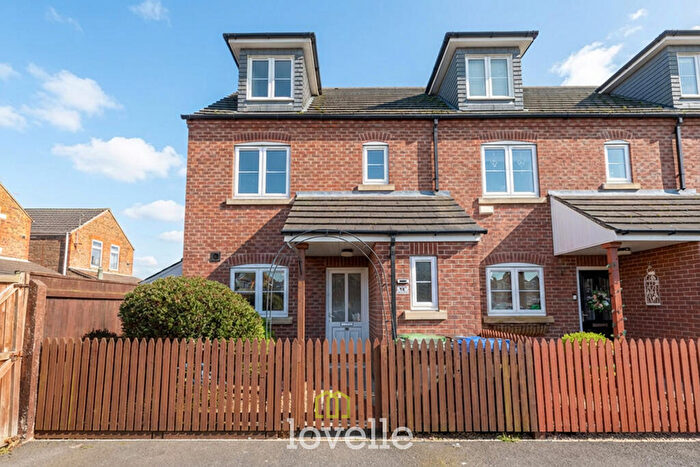 3 Bedroom Town House For Sale In Saunby Grove, Cleethorpes, DN35