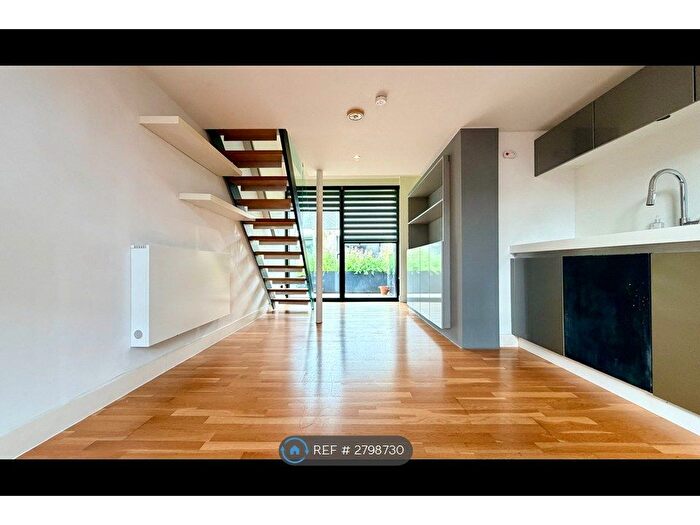 2 Bedroom Terraced House To Rent In Ash St, Salford, M6