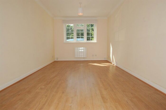 1 Bedroom Flat To Rent In Hanson Close, Beckenham, BR3