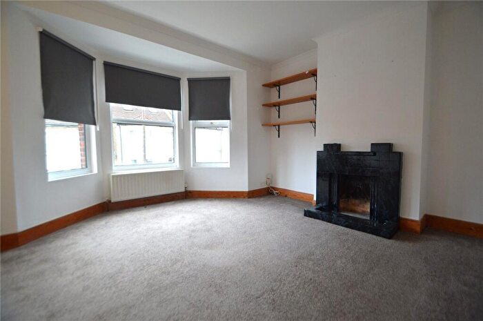 2 Bedroom Apartment To Rent In Temple Road, Croydon, CR0