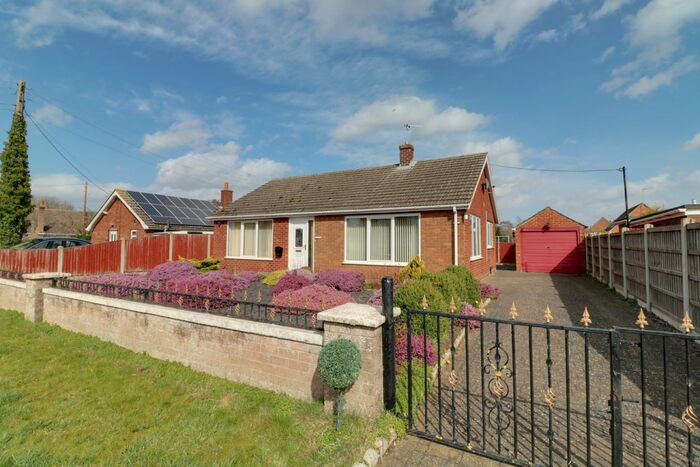 2 Bedroom Bungalow For Sale In Snitterby Road, Waddingham, Gainsborough, DN21