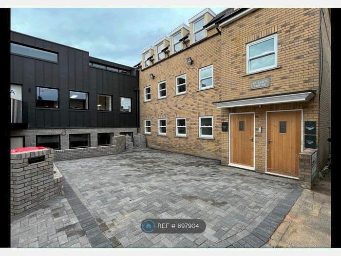2 Bedroom Flat To Rent In Nesbitts Alley, Barnet, EN5