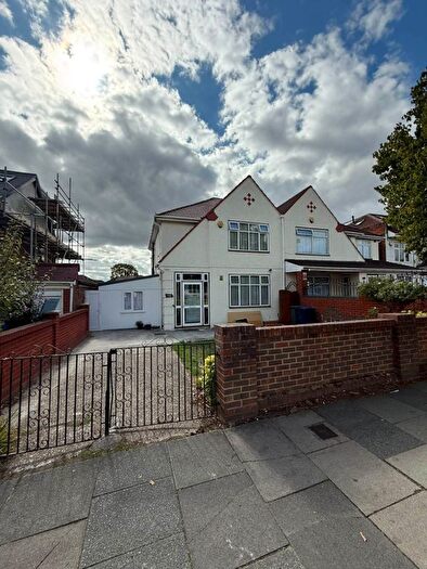 4 Bedroom Semi-Detached House To Rent In Uxbridge Road, Southall, UB1