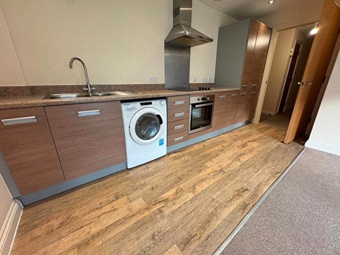 2 Bedroom Flat To Rent In Canal Street, Nottingham, Nottinghamshire, NG1